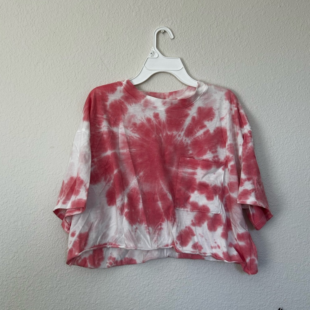 Cropped tie-dye shirt